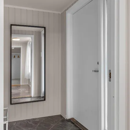 Stort Hus Med Mange Soverom Sentralt I