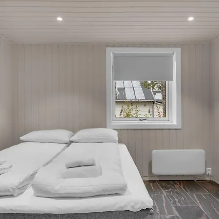 Stort Hus Med Mange Soverom Sentralt I Tromso