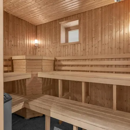 Stort Hus Med Mange Soverom Sentralt I Holiday home