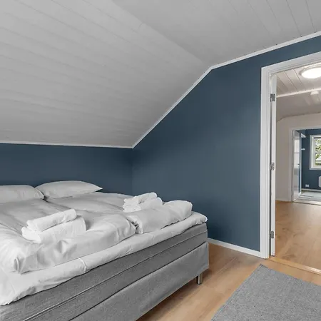 Stort Hus Med Mange Soverom Sentralt I * Tromso