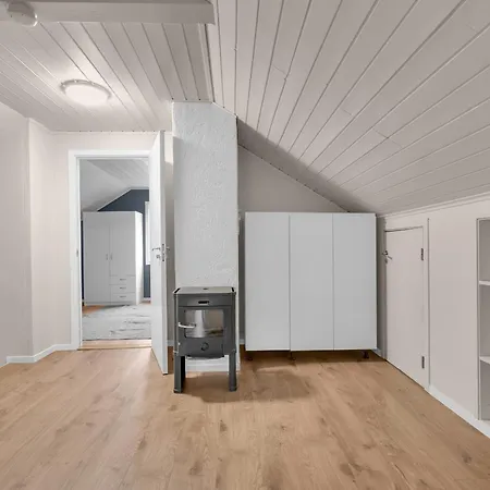 Stort Hus Med Mange Soverom Sentralt I * Tromso