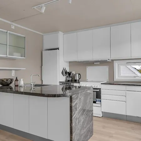 Stort Hus Med Mange Soverom Sentralt I Holiday home