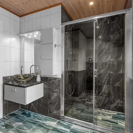 Holiday home Stort Hus Med Mange Soverom Sentralt I Tromso