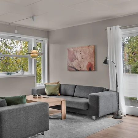 Holiday home Stort Hus Med Mange Soverom Sentralt I Tromso