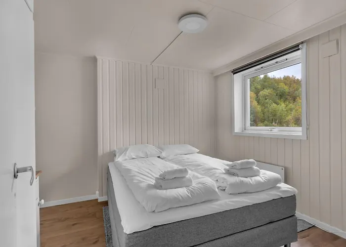 Northstay - Grimsby House, Free Parking, Sauna, Sleeps 16 Casa de Férias