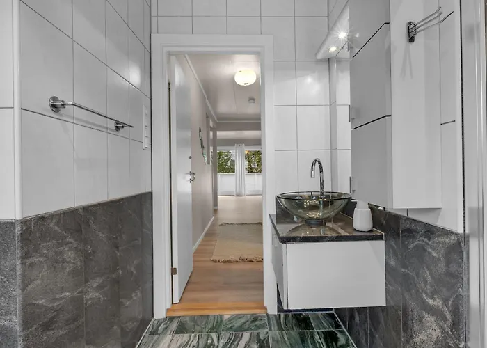 Northstay - Grimsby House, Free Parking, Sauna, Sleeps 16 Casa de Férias *