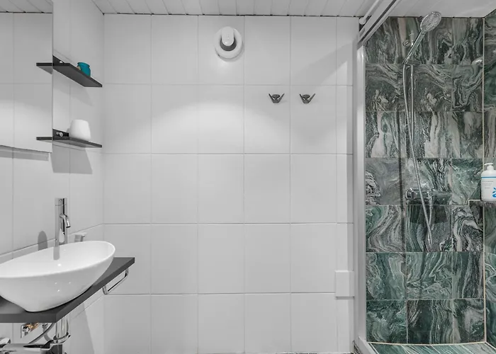 Northstay - Grimsby House, Free Parking, Sauna, Sleeps 16 Casa de Férias Tromsø