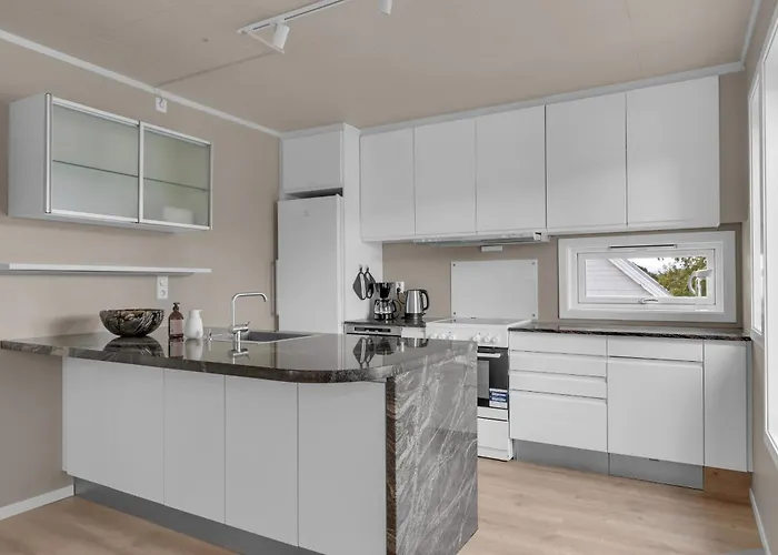 Northstay - Grimsby House, Free Parking, Sauna, Sleeps 16 Casa de Férias