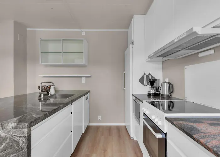 Casa de Férias Northstay - Grimsby House, Free Parking, Sauna, Sleeps 16