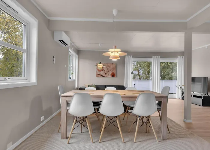 Northstay - Grimsby House, Free Parking, Sauna, Sleeps 16 Casa de Férias