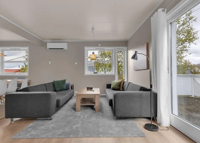 Northstay - Grimsby House, Free Parking, Sauna, Sleeps 16 Hébergement de vacances